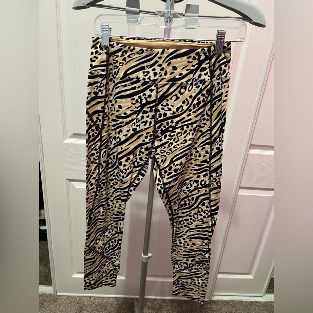 Victoria Secret Leopard Print Leggings Size Medium NWT